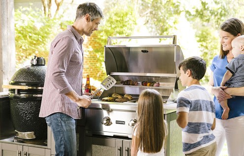 Outdoor Kitchen - Family Time